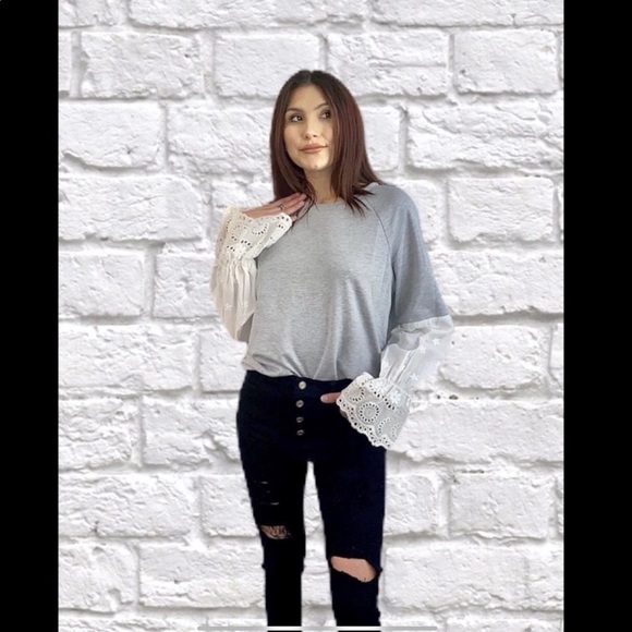 ❌5⭐️ rated⭐️Lg Slv Top Grey knit w/.  ivory emb Slv - Picture 3 of 6